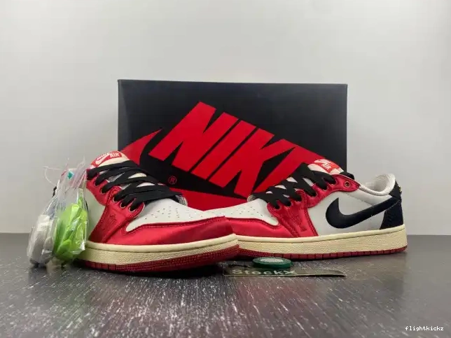 Low FN0432-017 Jordan x Room Trophy 1 Air OG Home 0703